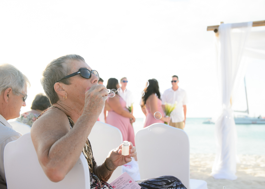 christa-radisson-aruba-wedding-031