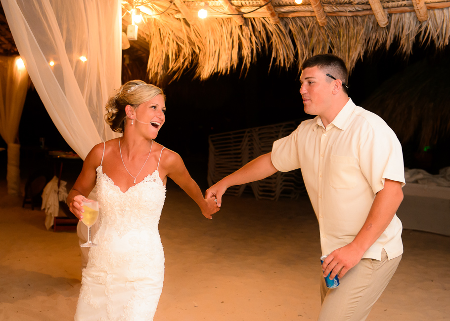 sara-hyatt-aruba-wedding-081