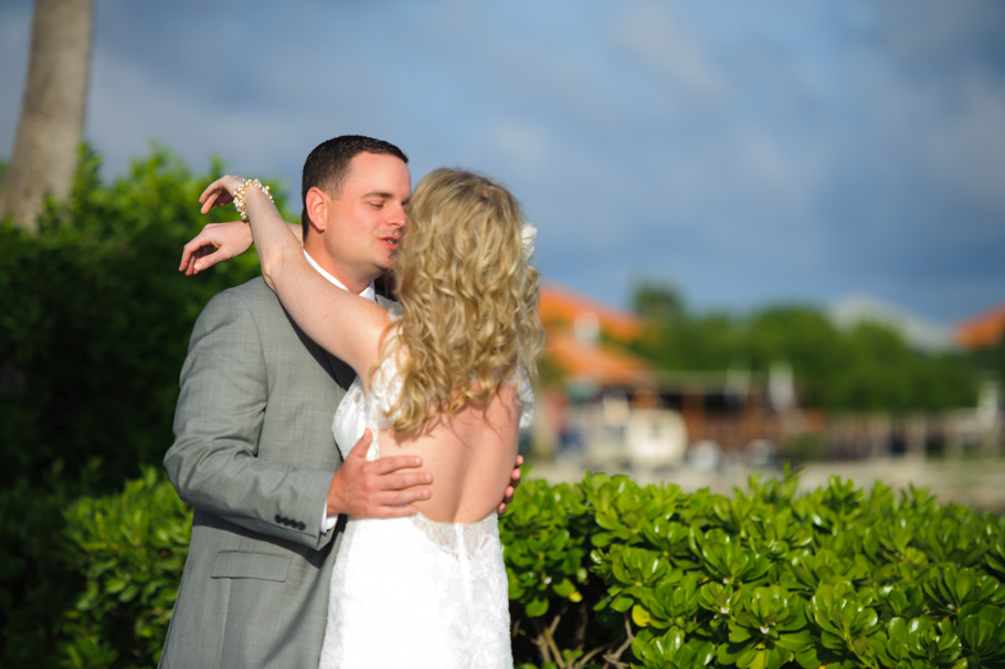 laura-renaissance-aruba-wedding_0011