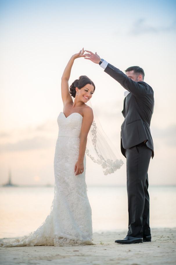 liz-marriott-aruba-wedding-020