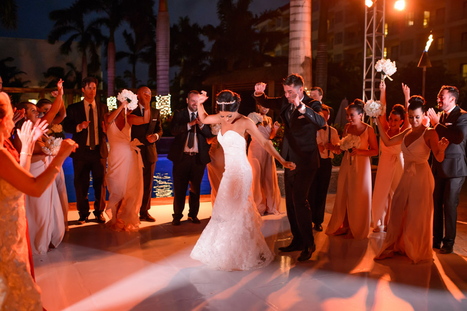 liz-marriott-aruba-wedding-021